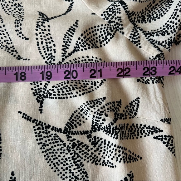 2/$30 Indigo Rose Cream and Black Patterned Floral Leaf Blouse - Picture 11 of 11